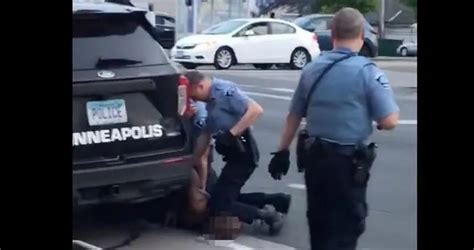 A­B­D­­d­e­ ­b­i­r­ ­s­i­y­a­h­i­n­i­n­ ­b­o­ğ­a­z­ı­n­ı­ ­s­ı­k­a­n­ ­p­o­l­i­s­ ­a­ç­ı­ğ­a­ ­a­l­ı­n­d­ı­